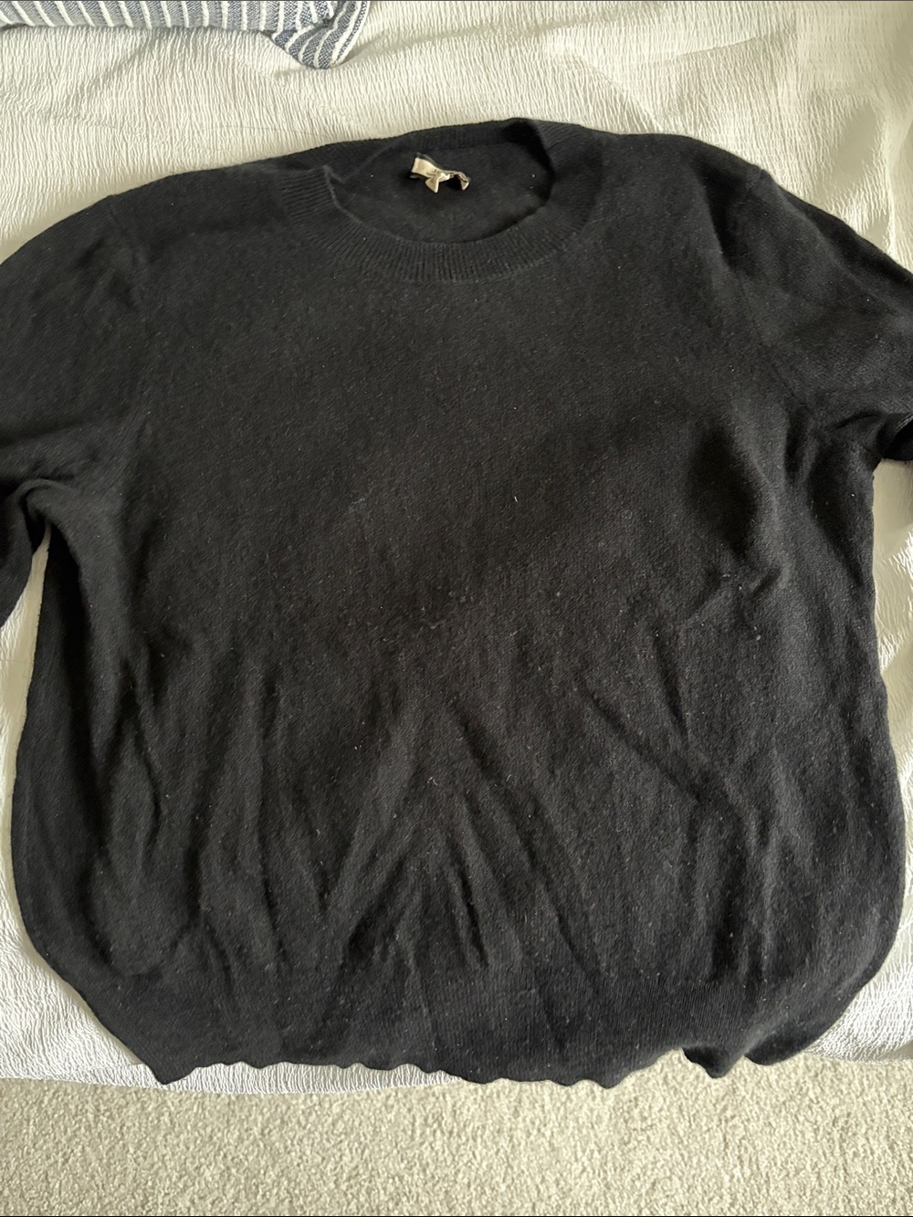 Women’s Black Cashmere Crewneck Sweater
